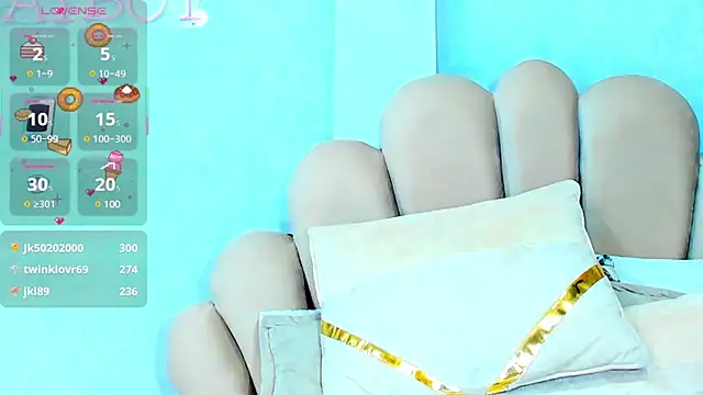 Snapshot of KylieMonnett chatting on 2, 3, 2025 KylieMonnett online show from 2, 3, 2025