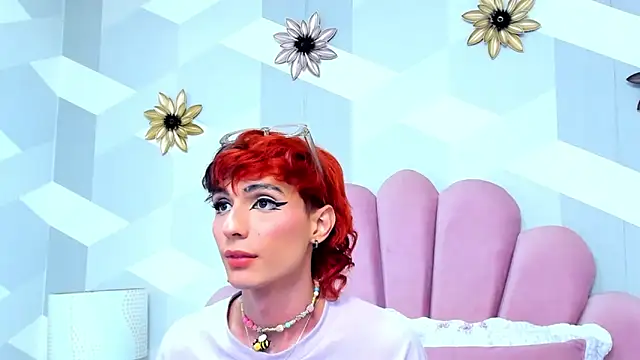 Snapshot of KylieMonnett chatting on 5, 3, 2025 KylieMonnett online show from 5, 3, 2025