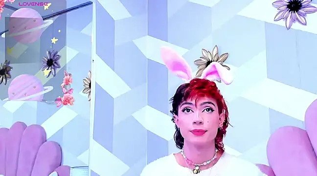 Snapshot of KylieMonnett chatting on 8, 3, 2025 KylieMonnett online show from 8, 3, 2025