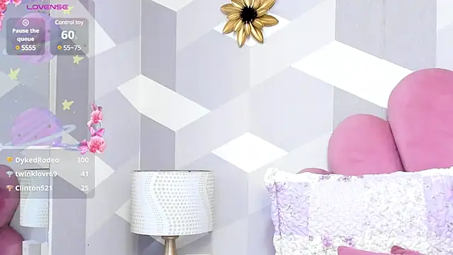 Snapshot of KylieMonnett chatting on 23, 3, 2025 KylieMonnett online show from 23, 3, 2025