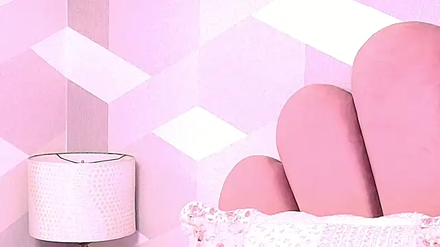 Snapshot of KylieMonnett chatting on 6, 11, 2025 KylieMonnett online show from 6, 11, 2025