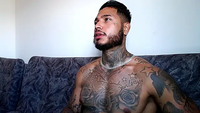 Snapshot of Exotic_tatto27121 chatting on 19, 1, 2025 Exotic tatto27121 online show from 19, 1, 2025