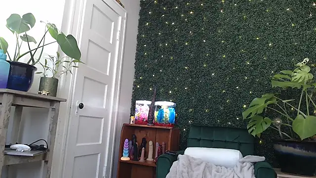 Snapshot of MistressKatie13xxx chatting on 7, 1, 2025 MistressKatie13xxx online show from 7, 1, 2025