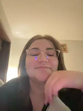 Snapshot of Leya__Droit chatting on 2, 2, 2025 Leya Droit online show from 2, 2, 2025