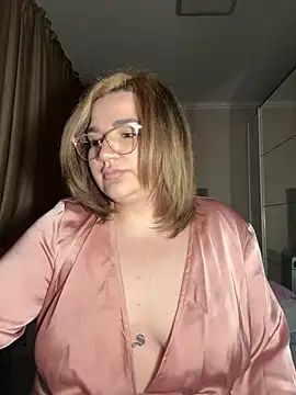 Snapshot of Leya__Droit chatting on 15, 2, 2025 Leya Droit online show from 15, 2, 2025