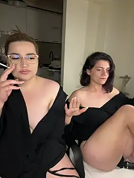 Snapshot of Leya__Droit chatting on 23, 3, 2025 Leya Droit online show from 23, 3, 2025