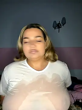 Snapshot of Leya__Droit chatting on 17, 9, 2025 Leya Droit online show from 17, 9, 2025