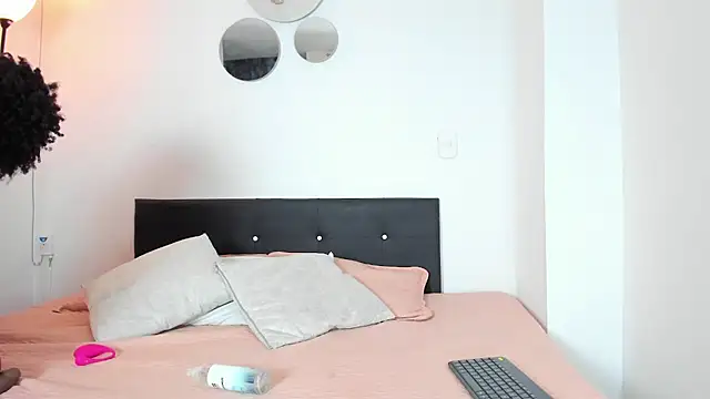 Snapshot of DailaSmith chatting on 30, 10, 2025 DailaSmith online show from 30, 10, 2025