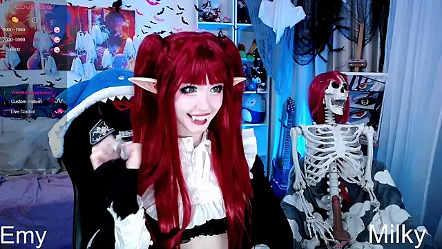 Snapshot of _Sparkland_ chatting on 27, 10, 2025 Sparkland online show from 27, 10, 2025