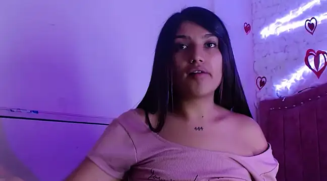 Snapshot of SarahStones chatting on 10, 3, 2025 SarahStones online show from 10, 3, 2025