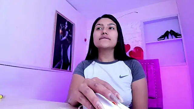 Snapshot of SarahStones chatting on 19, 9, 2025 SarahStones online show from 19, 9, 2025