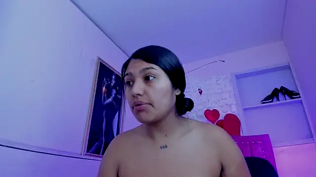 Snapshot of SarahStones chatting on 8, 10, 2025 SarahStones online show from 8, 10, 2025