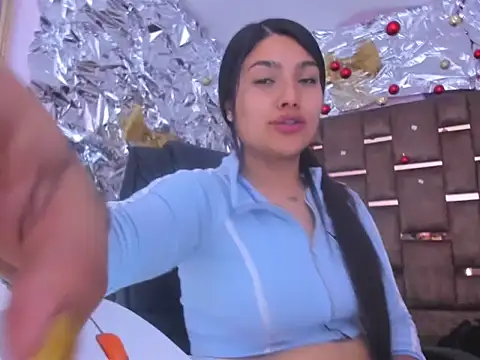 Snapshot of SarahStones chatting on 15, 12, 2025 SarahStones online show from 15, 12, 2025