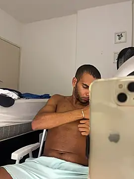 Snapshot of noahmarins chatting on 1, 2, 2025 noahmarins online show from 1, 2, 2025