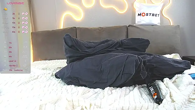 Chloeromantic online show from 9, 12, 2024