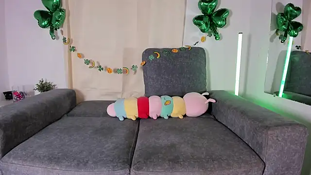 zoe roux21 online show from 18, 3, 2025