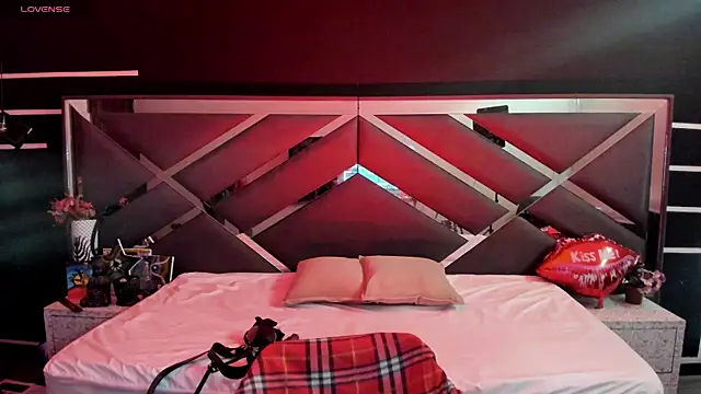 Snapshot of SexyNaf chatting on 15, 9, 2025 SexyNaf online show from 15, 9, 2025