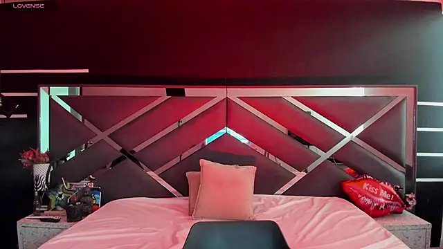 Snapshot of SexyNaf chatting on 17, 9, 2025 SexyNaf online show from 17, 9, 2025