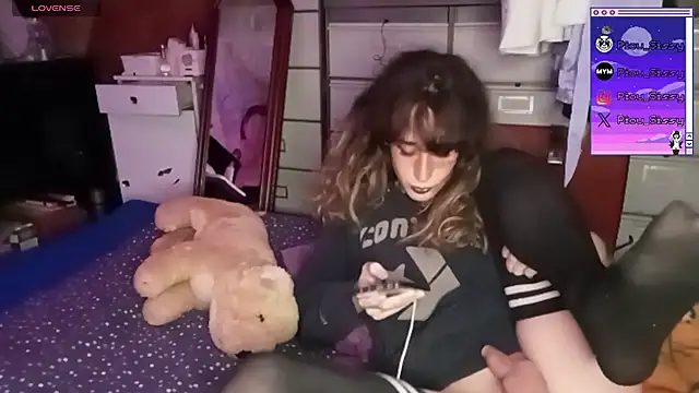 Snapshot of piou-sissy chatting on 27, 10, 2025 piou-sissy online show from 27, 10, 2025