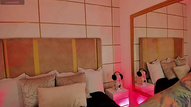 Snapshot of Kittenmeuw chatting on 23, 2, 2025 Kittenmeuw online show from 23, 2, 2025