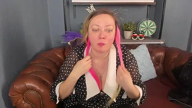 JesiaFoxi online show from 9, 1, 2025