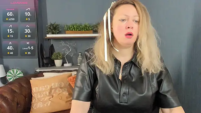 Snapshot of JesiaFoxi chatting on 22, 11, 2025 JesiaFoxi online show from 22, 11, 2025