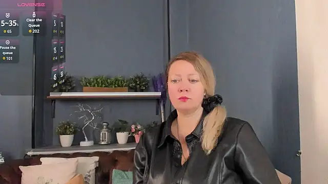 Snapshot of JesiaFoxi chatting on 25, 11, 2025 JesiaFoxi online show from 25, 11, 2025