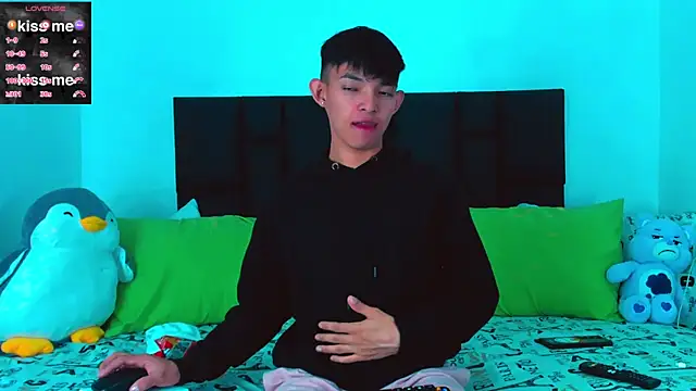 Snapshot of Tonny_twink_ chatting on 8, 2, 2025 Tonny twink online show from 8, 2, 2025