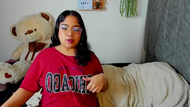 Snapshot of maddie-and-chelsea- chatting on 12, 1, 2026 maddie-and-chelsea- online show from 12, 1, 2026