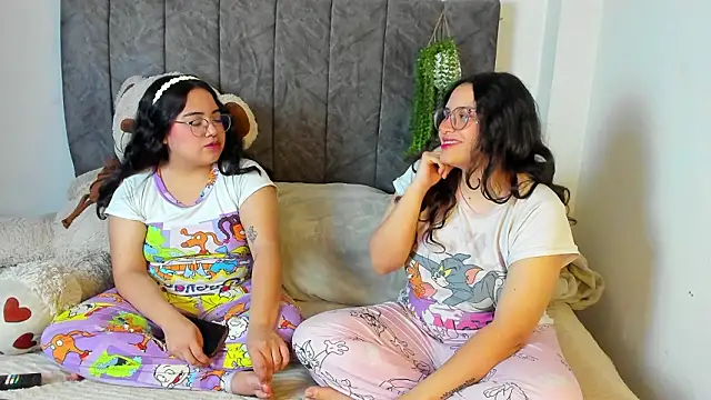 Snapshot of maddie-and-chelsea- chatting on 12, 2, 2026 maddie-and-chelsea- online show from 12, 2, 2026