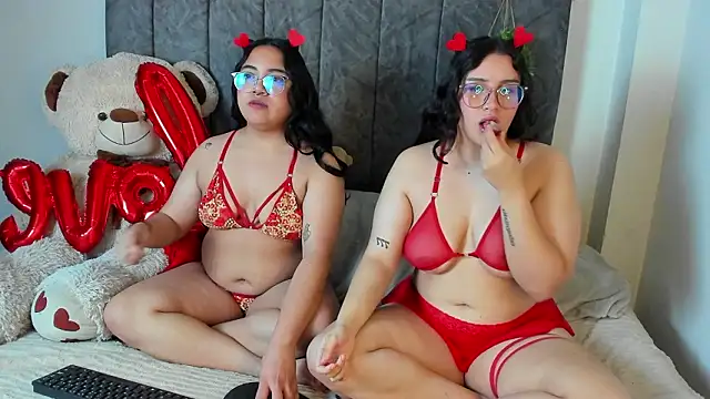 Snapshot of maddie-and-chelsea- chatting on 14, 2, 2026 maddie-and-chelsea- online show from 14, 2, 2026