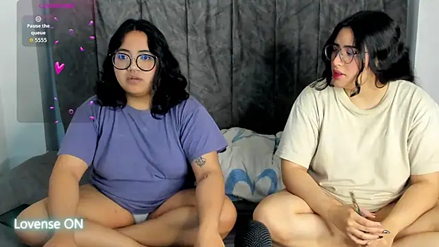 Snapshot of maddie-and-chelsea- chatting on 29, 7, 2026 maddie-and-chelsea- online show from 29, 7, 2026