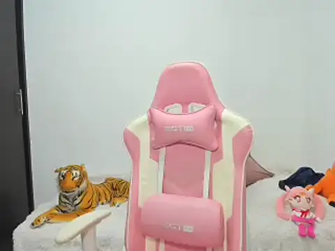 Snapshot of saori_9b chatting on 2, 2, 2025 saori 9b online show from 2, 2, 2025