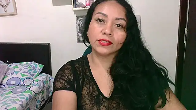 Snapshot of zaray_bella chatting on 7, 6, 2026 zaray bella online show from 7, 6, 2026