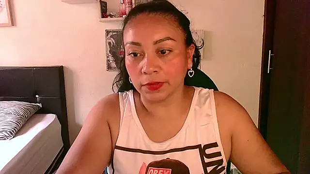Snapshot of zaray_bella chatting on 1, 7, 2026 zaray bella online show from 1, 7, 2026