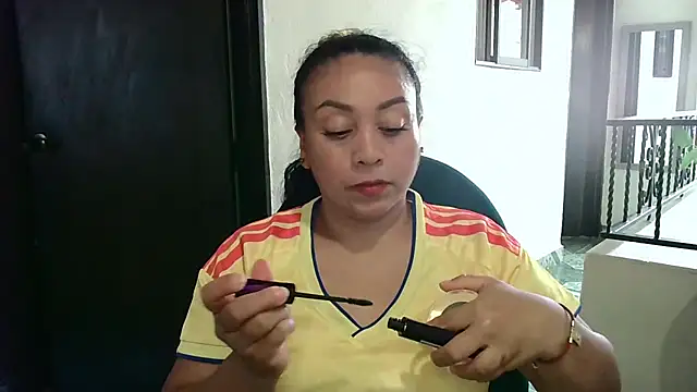 Snapshot of zaray_bella chatting on 7, 7, 2026 zaray bella online show from 7, 7, 2026