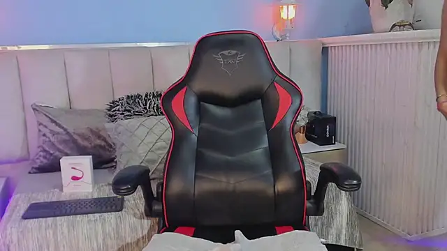 lyzzi smith01 online show from 30, 1, 2025