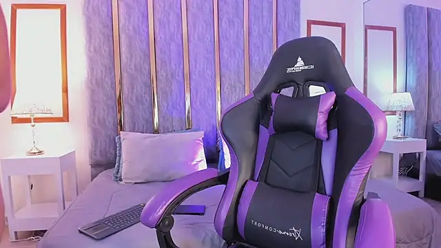 lyzzi smith01 online show from 4, 3, 2025