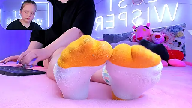 Snapshot of footfetish_baby chatting on 9, 12, 2024 footfetish baby online show from 9, 12, 2024