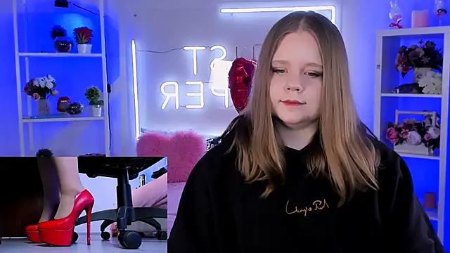 Snapshot of footfetish_baby chatting on 2, 3, 2025 footfetish baby online show from 2, 3, 2025