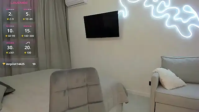  cometoseeme  online show from 5, 1, 2025