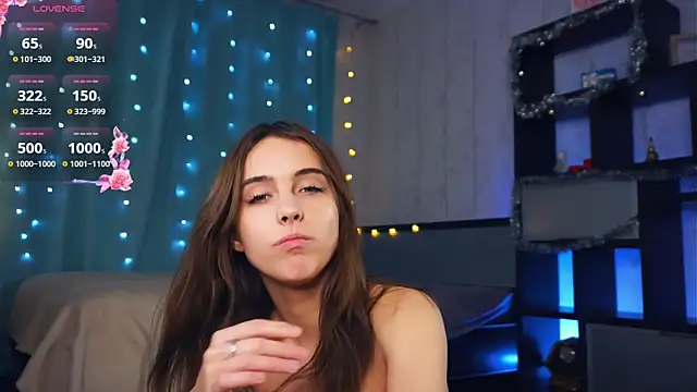 Snapshot of FannyHewson chatting on 19, 1, 2025 FannyHewson online show from 19, 1, 2025