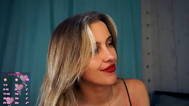 Snapshot of FannyHewson chatting on 18, 10, 2025 FannyHewson online show from 18, 10, 2025