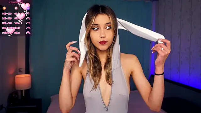 Snapshot of FannyHewson chatting on 11, 11, 2025 FannyHewson online show from 11, 11, 2025