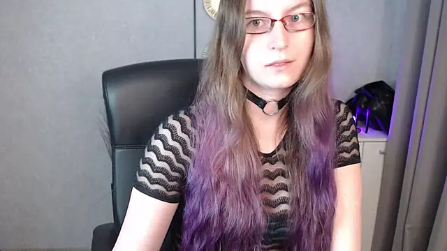 Snapshot of emmaxDelight chatting on 22, 10, 2025 emmaxDelight online show from 22, 10, 2025