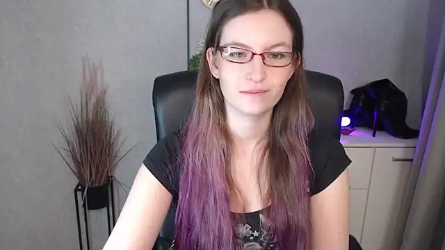 Snapshot of emmaxDelight chatting on 5, 11, 2025 emmaxDelight online show from 5, 11, 2025