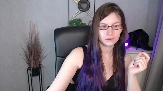 Snapshot of emmaxDelight chatting on 6, 11, 2025 emmaxDelight online show from 6, 11, 2025