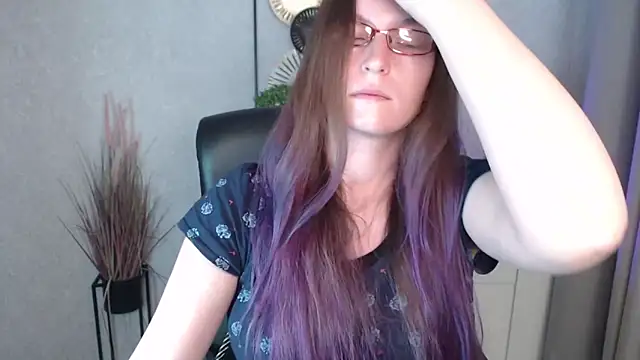 Snapshot of emmaxDelight chatting on 13, 11, 2025 emmaxDelight online show from 13, 11, 2025