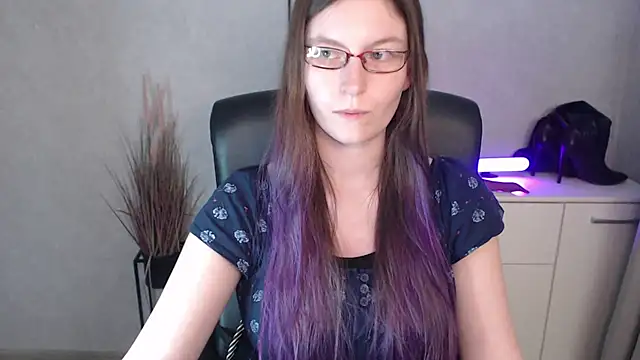 Snapshot of emmaxDelight chatting on 13, 11, 2025 emmaxDelight online show from 13, 11, 2025