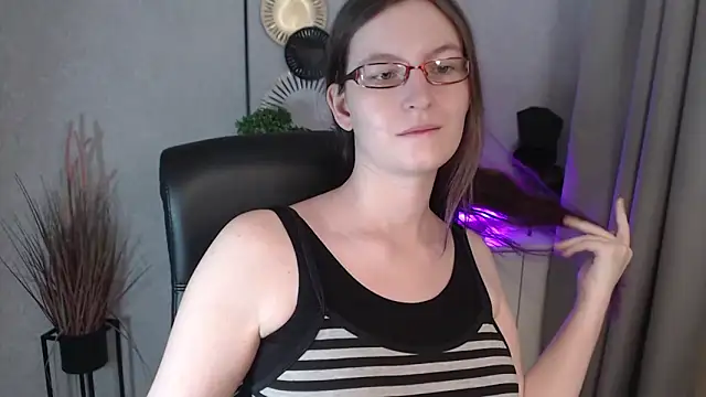 Snapshot of emmaxDelight chatting on 18, 11, 2025 emmaxDelight online show from 18, 11, 2025